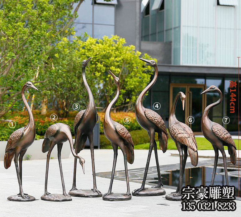 公園不銹鋼仿銅一群散步覓食的鶴雕塑